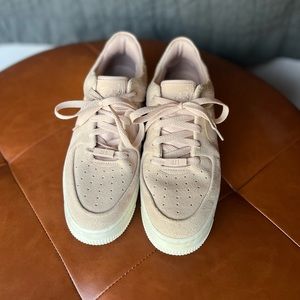 Nike AirForce 1 women’s court vision